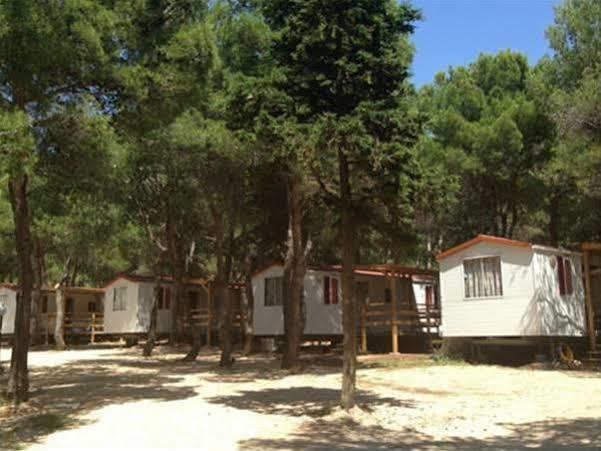 Camp Porat Hotell Povljana Eksteriør bilde