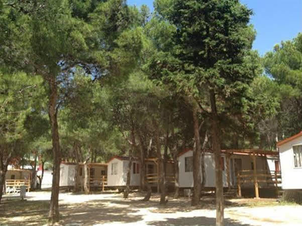 Camp Porat Hotell Povljana Eksteriør bilde